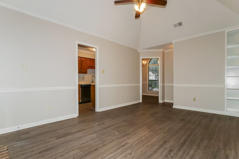 1,610/Mo, 2590 Laurelcrest Dr Memphis, TN 38133 Living Room View 2