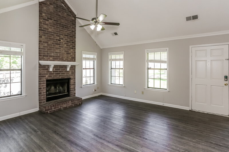 1,680/Mo, 7850 Deer Cove Memphis, TN 38133 Living Room View 2