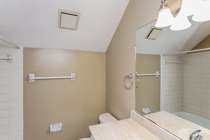 1,630/Mo, 6296 Ashton Rd Memphis, TN 38134 Main Bathroom View