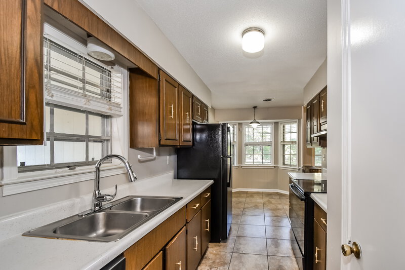1,375/Mo, 6300 Branderham Dr Memphis, TN 38134 Kitchen View