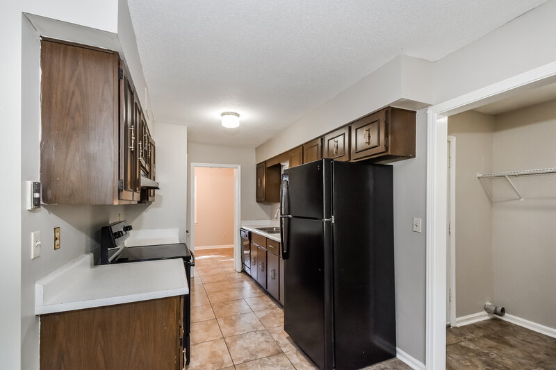 1,375/Mo, 6300 Branderham Dr Memphis, TN 38134 Kitchen View 2