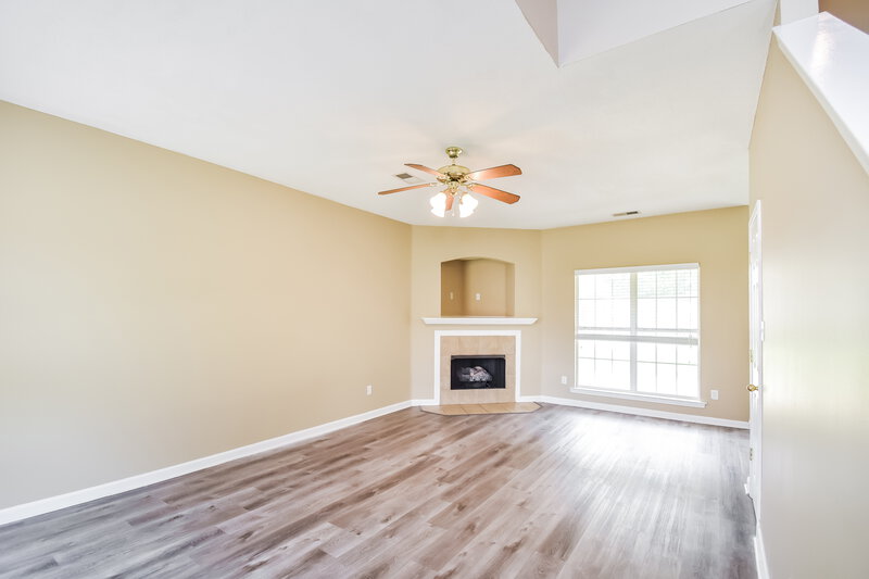 2,170/Mo, 4599 Tulip Bend Dr Memphis, TN 38135 Living Room View