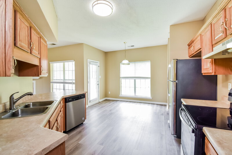 2,170/Mo, 4599 Tulip Bend Dr Memphis, TN 38135 Kitchen View