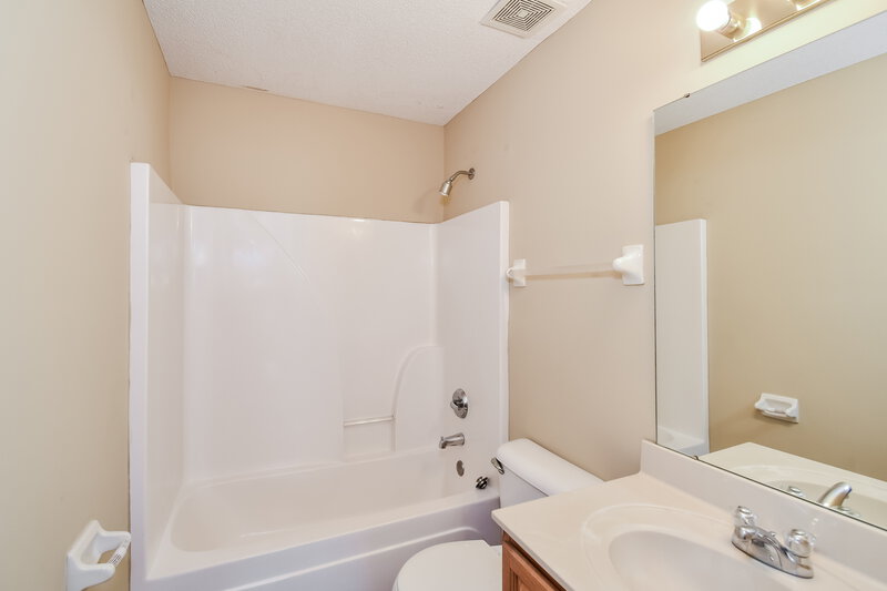 2,170/Mo, 4599 Tulip Bend Dr Memphis, TN 38135 Bathroom View