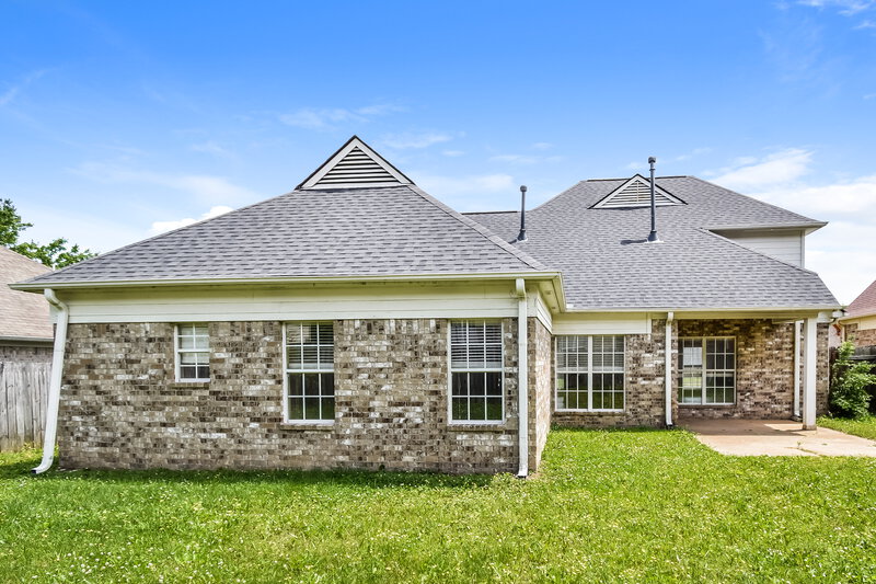 2,170/Mo, 4599 Tulip Bend Dr Memphis, TN 38135 Rear View