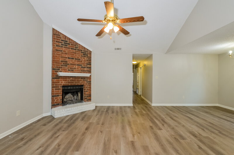 1,390/Mo, 6597 Sungate Dr S Memphis, TN 38135 Living Room View 2