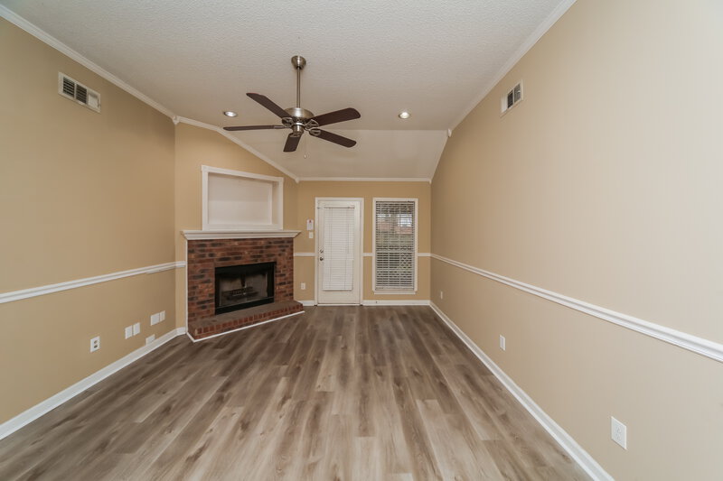 1,655/Mo, 5689 Riverhead Ave Memphis, TN 38135 Living Room View