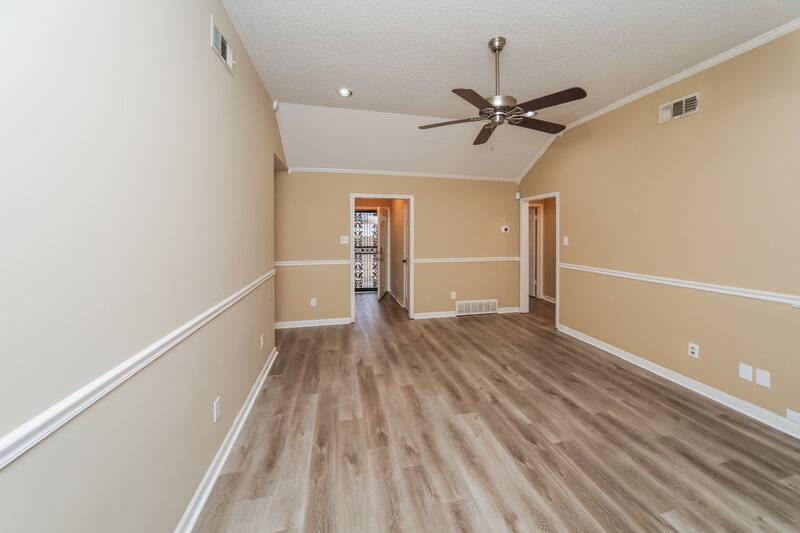 1,655/Mo, 5689 Riverhead Ave Memphis, TN 38135 Living Room View 2