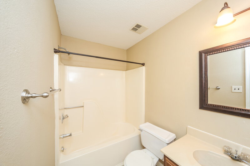 1,655/Mo, 5689 Riverhead Ave Memphis, TN 38135 Bathroom View