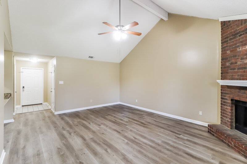 1,735/Mo, 3650 Dawnridge Cove Memphis, TN 38135 Living Room View 2