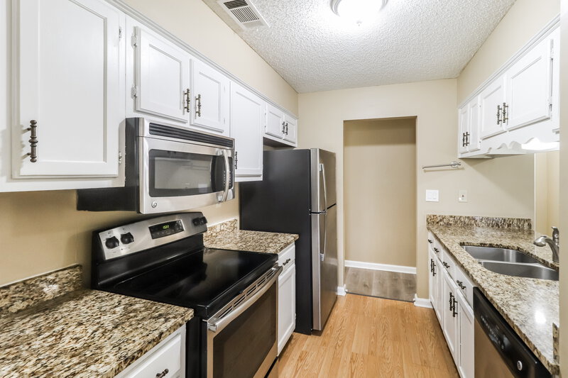 1,735/Mo, 3650 Dawnridge Cove Memphis, TN 38135 Kitchen View