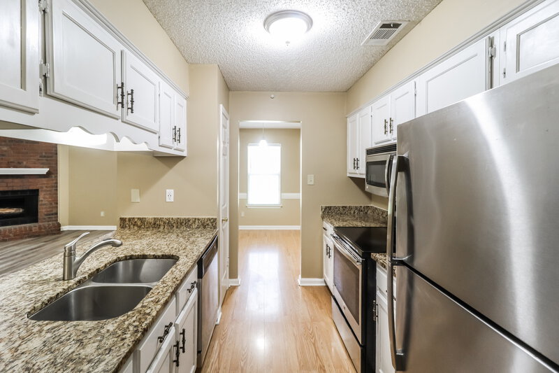 1,735/Mo, 3650 Dawnridge Cove Memphis, TN 38135 Kitchen View 2
