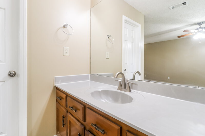 1,735/Mo, 3650 Dawnridge Cove Memphis, TN 38135 Main Bathroom View