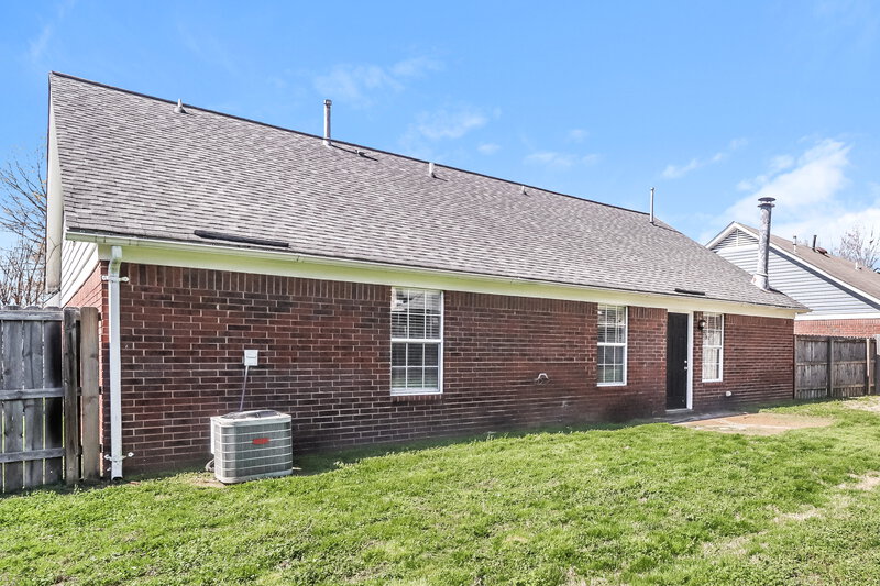 1,735/Mo, 3650 Dawnridge Cove Memphis, TN 38135 Rear View