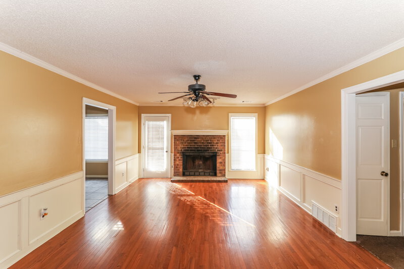3,430/Mo, 3833 Altruria Rd Memphis, TN 38135 Living Room View