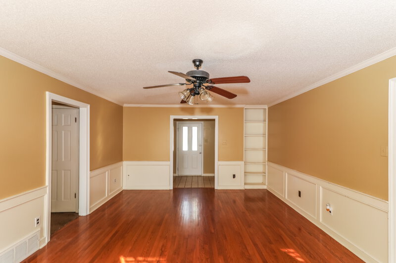 3,430/Mo, 3833 Altruria Rd Memphis, TN 38135 Living Room View 2