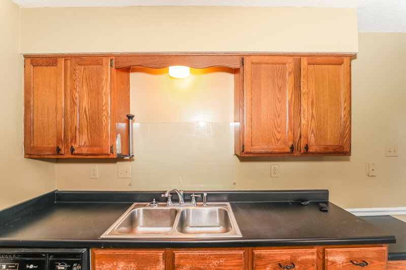3,430/Mo, 3833 Altruria Rd Memphis, TN 38135 Kitchen View