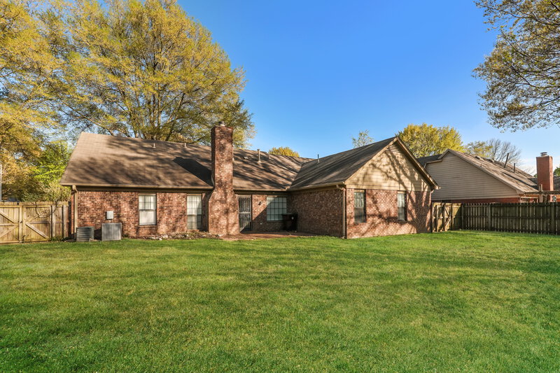 3,430/Mo, 3833 Altruria Rd Memphis, TN 38135 Rear View 2