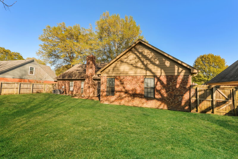 3,430/Mo, 3833 Altruria Rd Memphis, TN 38135 Rear View 3