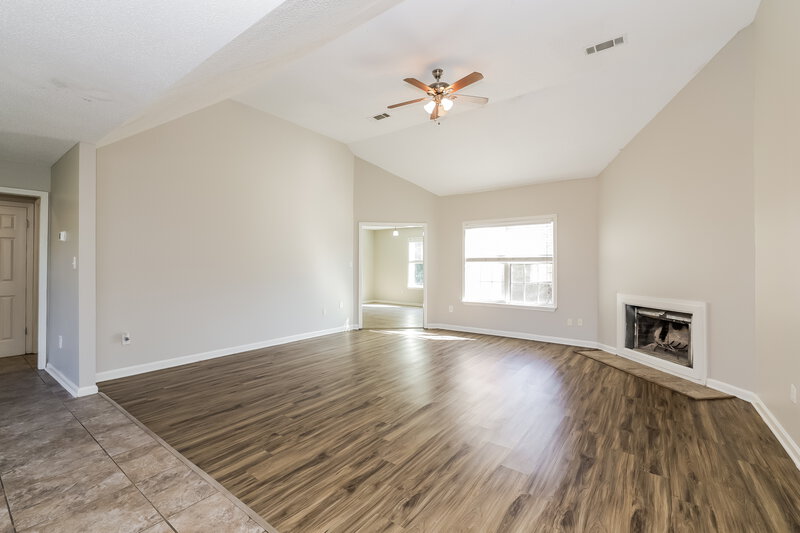 1,690/Mo, 3910 Pecanville Cove Memphis, TN 38135 Living Room View