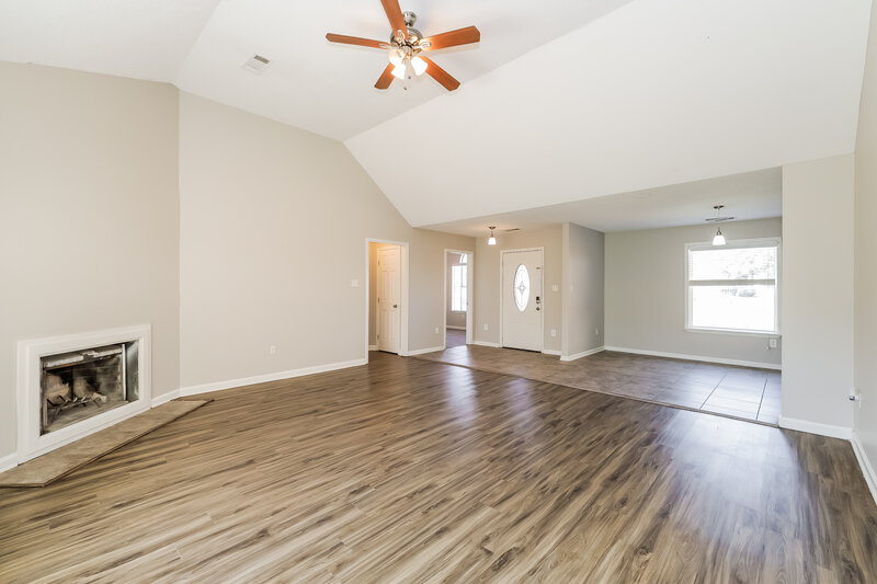 1,690/Mo, 3910 Pecanville Cove Memphis, TN 38135 Living Room View 2