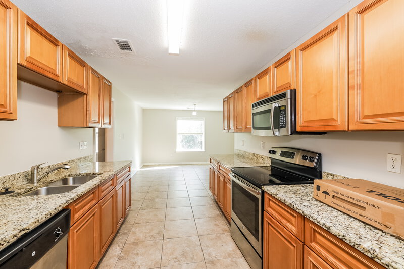 1,690/Mo, 3910 Pecanville Cove Memphis, TN 38135 Kitchen View 2