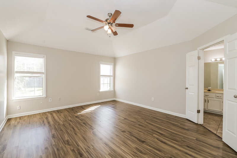 1,690/Mo, 3910 Pecanville Cove Memphis, TN 38135 Main Bedroom View