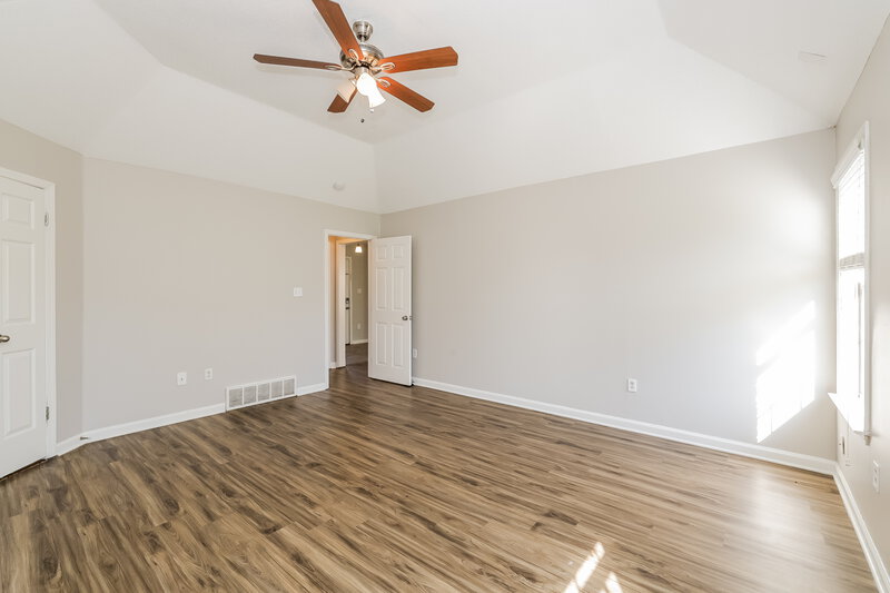 1,690/Mo, 3910 Pecanville Cove Memphis, TN 38135 Main Bedroom View 2