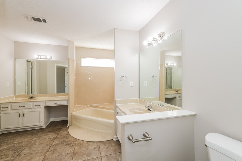 1,690/Mo, 3910 Pecanville Cove Memphis, TN 38135 Main Bathroom View 2