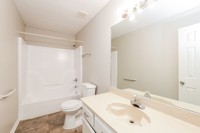 1,690/Mo, 3910 Pecanville Cove Memphis, TN 38135 Bathroom View