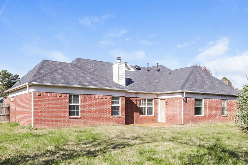 1,690/Mo, 3910 Pecanville Cove Memphis, TN 38135 Rear View