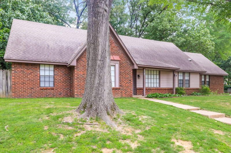 2,140/Mo, 5672 Remsen Ave Memphis, TN 38135 Side View