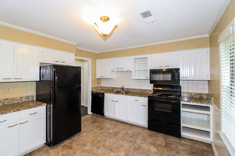 2,140/Mo, 5672 Remsen Ave Memphis, TN 38135 Kitchen View