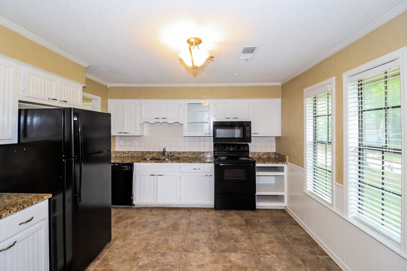 2,140/Mo, 5672 Remsen Ave Memphis, TN 38135 Kitchen View 2