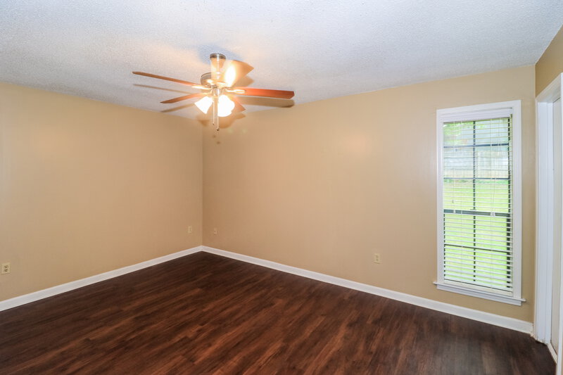 2,140/Mo, 5672 Remsen Ave Memphis, TN 38135 Main Bedroom View 2