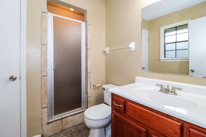 2,140/Mo, 5672 Remsen Ave Memphis, TN 38135 Bathroom View