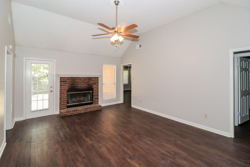 2,400/Mo, 5686 Richburg Rd Memphis, TN 38135 Living Room View