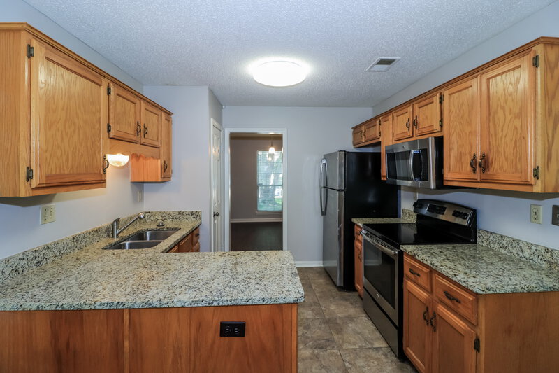 2,400/Mo, 5686 Richburg Rd Memphis, TN 38135 Kitchen View 2