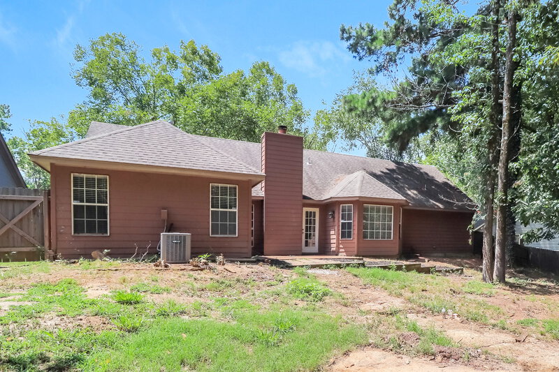 2,400/Mo, 5686 Richburg Rd Memphis, TN 38135 Rear View