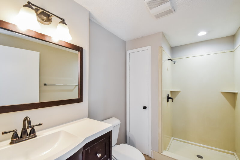 2,085/Mo, 6815 Azalea Hill Cove Memphis, TN 38135 Main Bathroom View