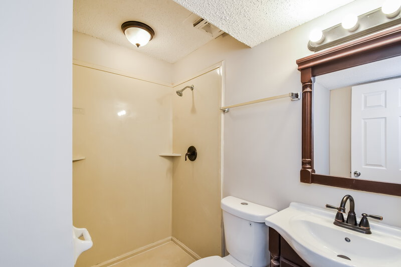 2,085/Mo, 6815 Azalea Hill Cove Memphis, TN 38135 Bathroom View 2