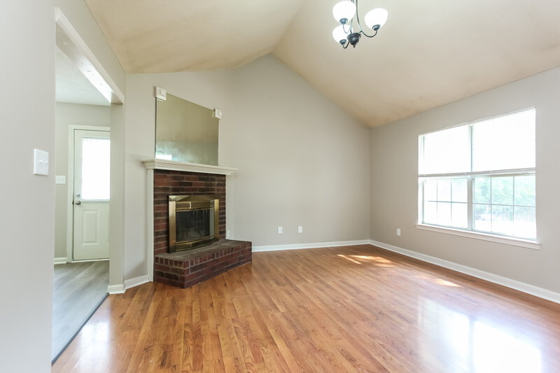 1,365/Mo, 4089 Gouverneur St Memphis, TN 38135 Living Room View