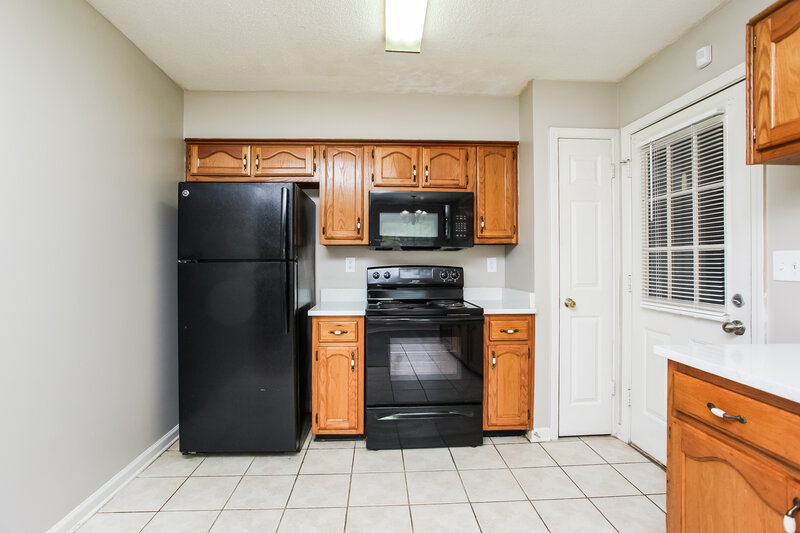 1,365/Mo, 4089 Gouverneur St Memphis, TN 38135 Kitchen View