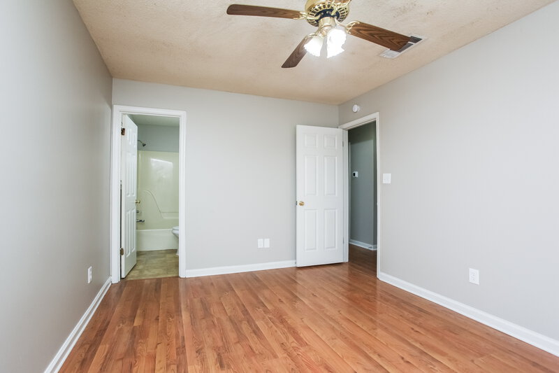 1,365/Mo, 4089 Gouverneur St Memphis, TN 38135 Main Bedroom View