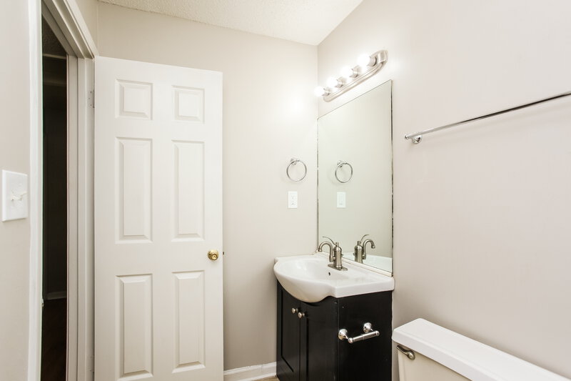 1,365/Mo, 4089 Gouverneur St Memphis, TN 38135 Bathroom View