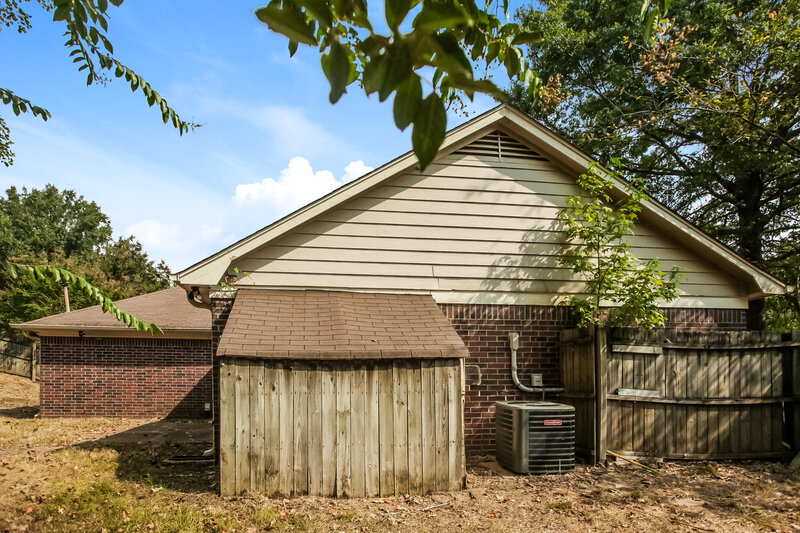 1,365/Mo, 4089 Gouverneur St Memphis, TN 38135 Rear View