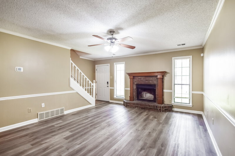 1,810/Mo, 6498 Heatherwood Dr Memphis, TN 38141 Living Room View 2