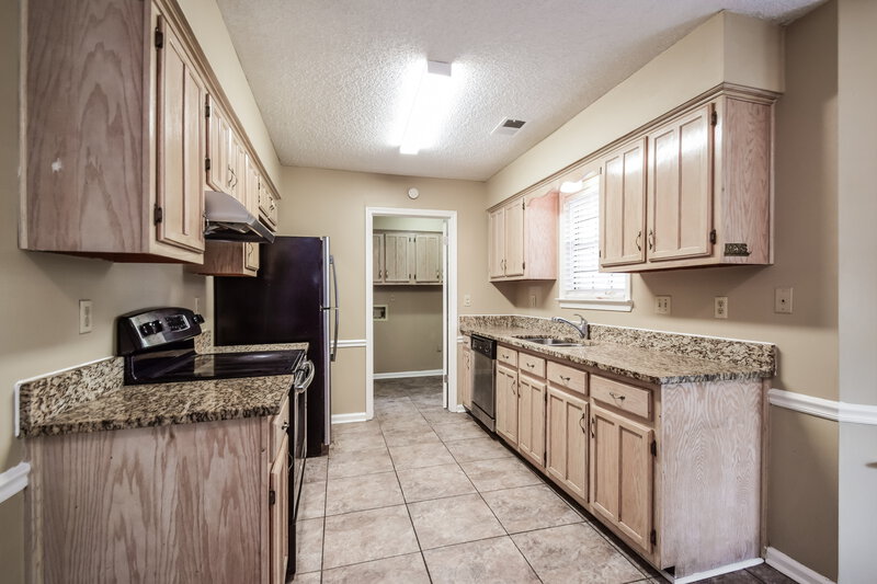 1,810/Mo, 6498 Heatherwood Dr Memphis, TN 38141 Kitchen View