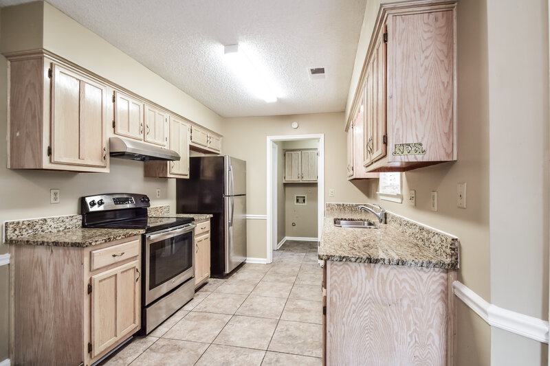 1,810/Mo, 6498 Heatherwood Dr Memphis, TN 38141 Kitchen View 2