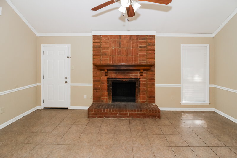 1,620/Mo, 4760 Barkshire Dr Memphis, TN 38141 Living Room View